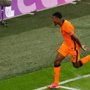 kaiyun-【人物】曾被嘲笑的小岛国脚 最令人惊叹的荷兰红星